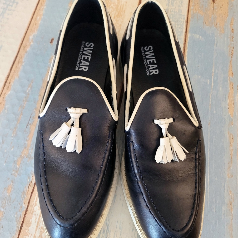 SWEAR  London Size 9 Navy & White Tassel Almond Toe Loafers